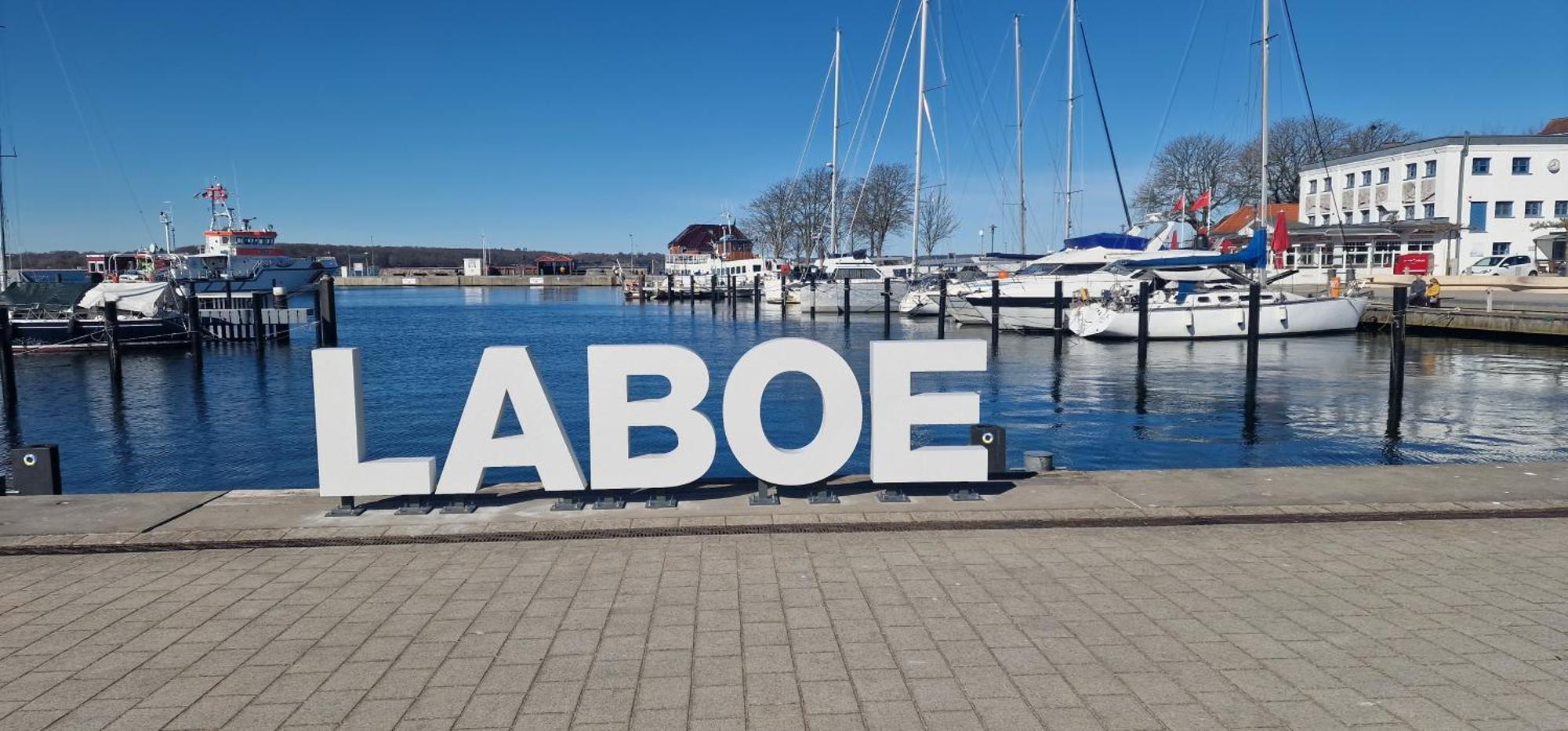 Penthouse Ferienwohnung Auszeit, gerne mit Hund, WLAN inkl. Laboe Exterior foto